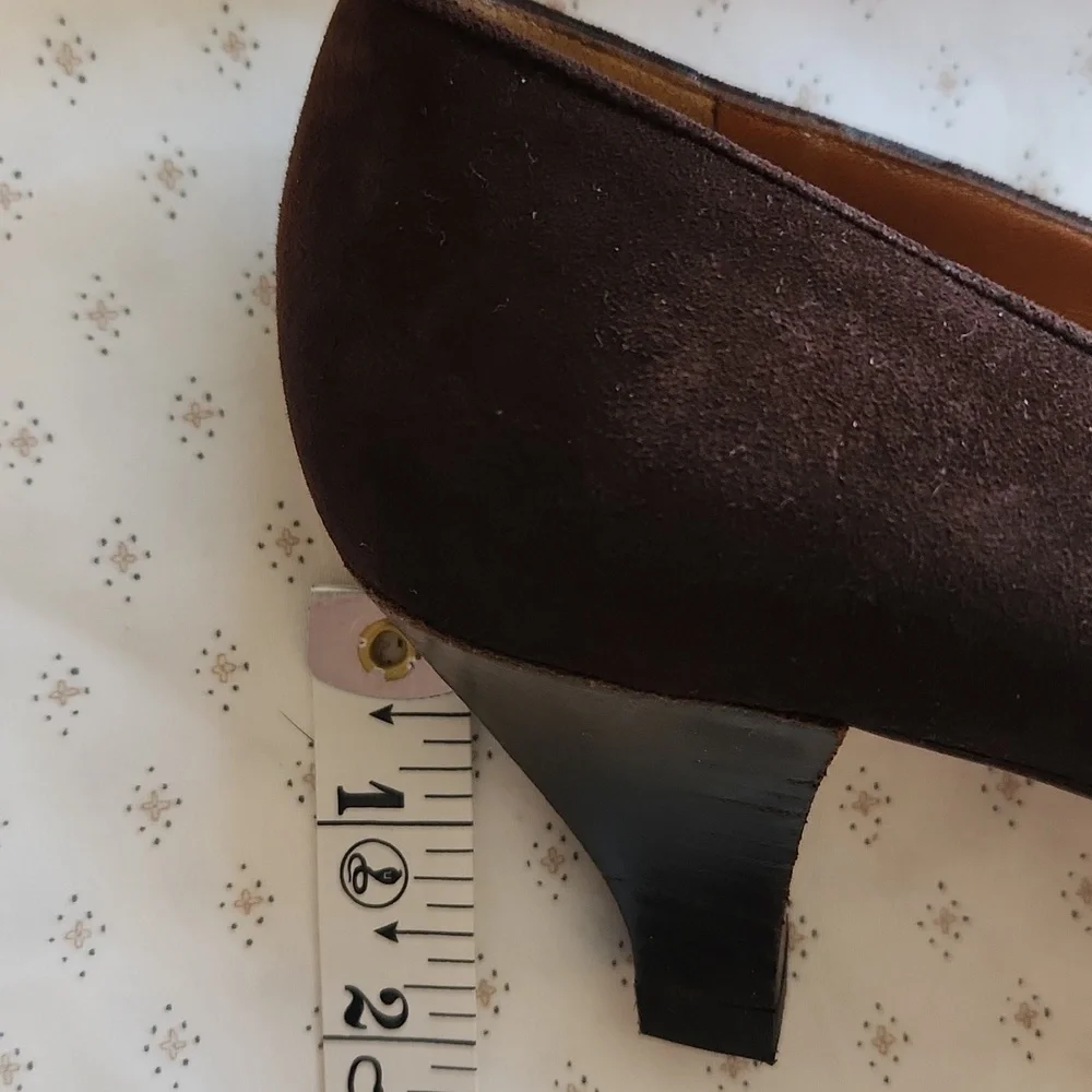 Sergio Rossi Brown Suede Embroidered Toe Kitten Heels Pumps sz 38.5/8.5